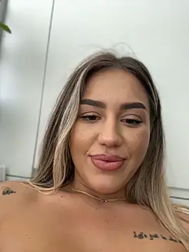 BarbieDoll13 Adlı Modelin Canlı XXX Sohbeti