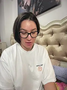 HotXMom_ Chat XXX in diretta