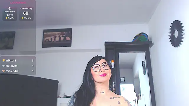 Vicky_hotmilf's Live XXX Chat