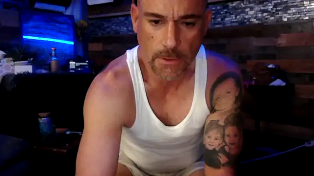 Chatroom XXX en direct de MISTERANDDEMI