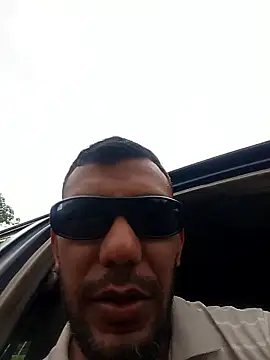 UnreadyChutzpa's Live XXX Chat