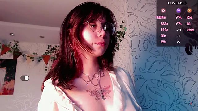Chat +18 de _miraclecattt_ ao vivo