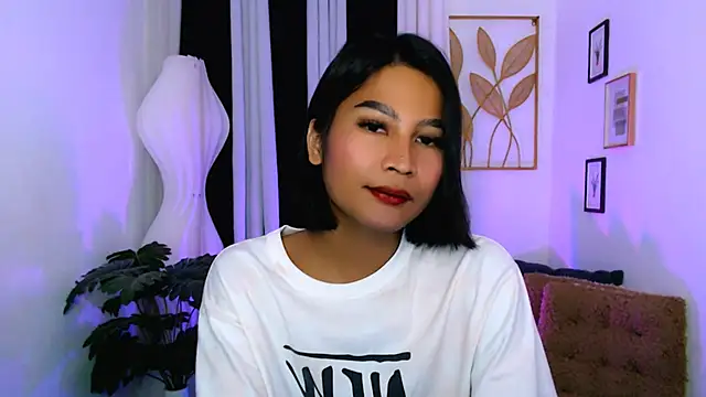Pokazy przed kamerką – YourPrettyBella_TS