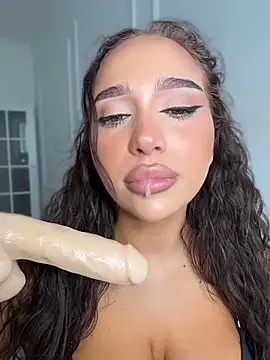 CardiSweetBaby: вебкам-шоу