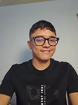 Živý XXX chat SAMY_AND_FRIENDSS