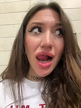 SaintSquirt: διαδικτυακό σόου στην κάμερα