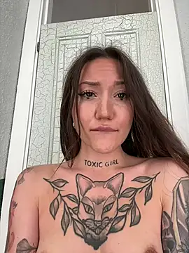 SaintSquirt: διαδικτυακό σόου στην κάμερα