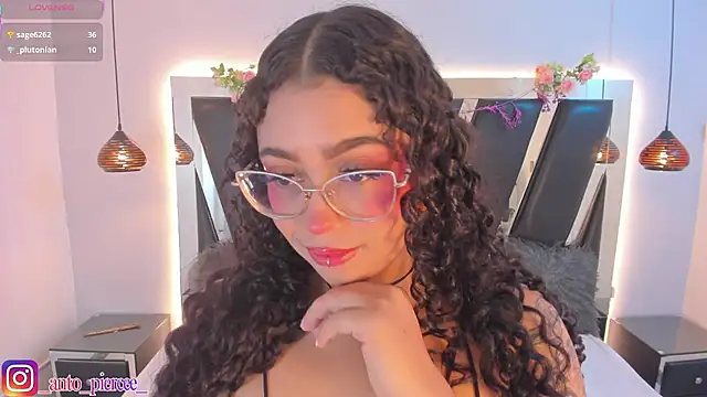 antonelllepiercee Chat XXX in diretta
