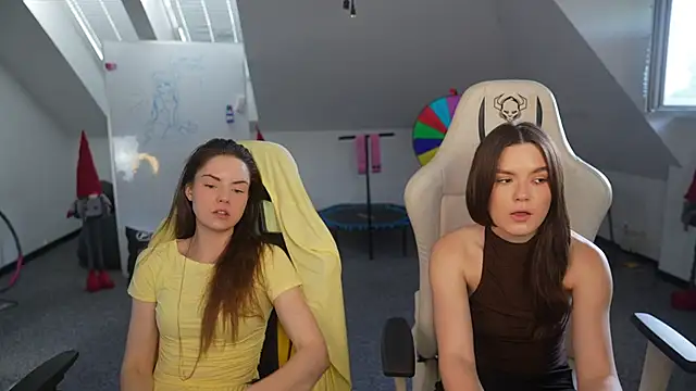 AriaAstra's Live Chat Room