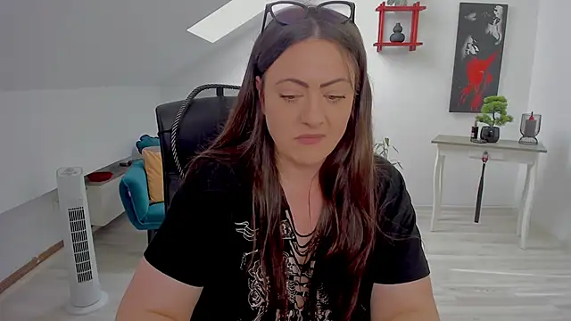 MistressDarrah Chat XXX in diretta