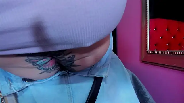 Chat XXX en directo de ScarletBigTitties
