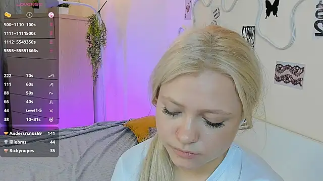 MidnightPoise Show in webcam