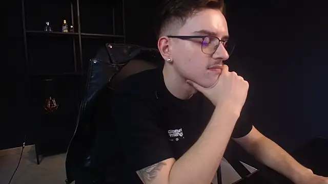 Czat XXX na żywo – FelixStarkk