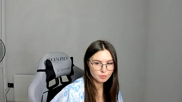 Regina_cute_n Live XXX chat