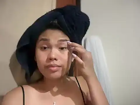 Chat +18 de Alaia_River ao vivo