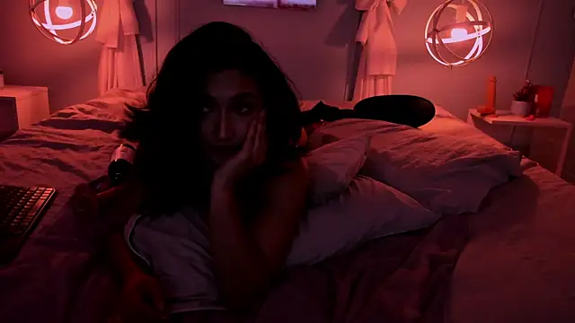 Cleo_Foxx Adlı Modelin Canlı XXX Sohbeti