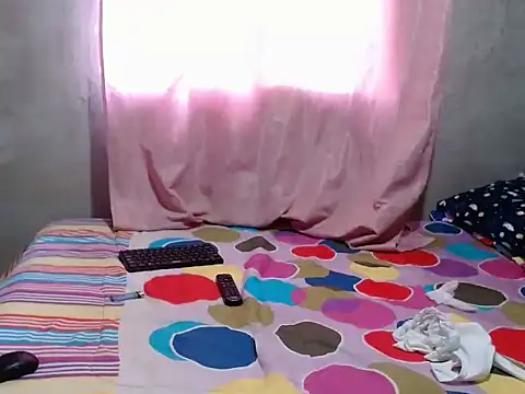 Giselabrunette25 élő XXX-chatje
