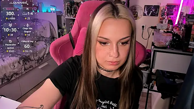 ChloeKohaku Adlı Modelin Canlı Sohbet Odası