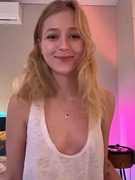 LunaRase live XXX chat