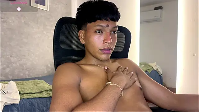 Show modela Brad_bonnet_ na web-kameri