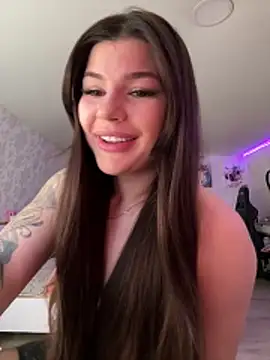 Show modela -MaybeBaby- na web-kameri