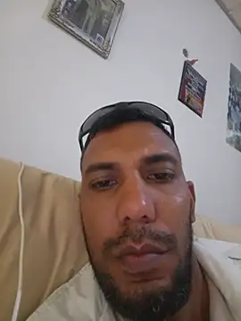 UnreadyChutzpa's Live XXX Chat
