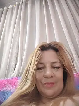 karlaanqui1 Adlı Modelin Canlı XXX Sohbeti
