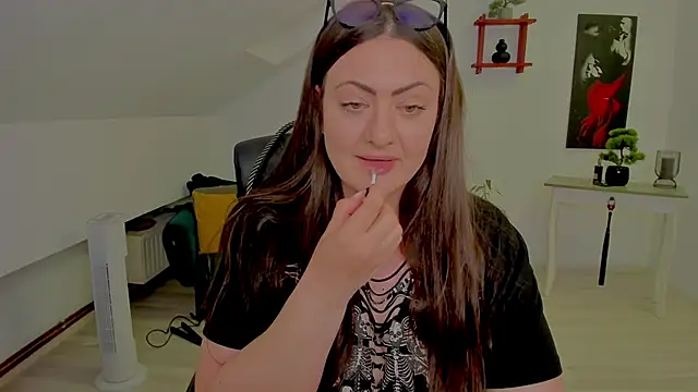 MistressDarrah Adlı Modelin Canlı XXX Sohbeti