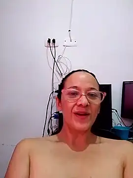 nicolle_milf1978: онлайн-секс-чат
