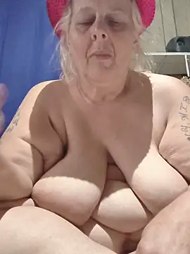DavisDesires' Live XXX Chat