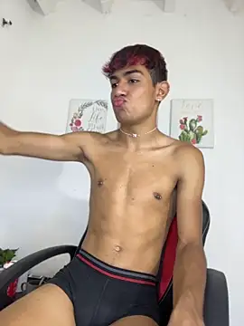 Show modela cherub_ na web-kameri