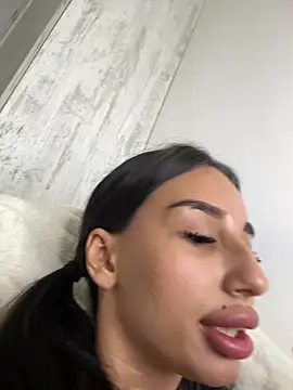 دردشة BlueEyes_BB الجنسية المباشرة