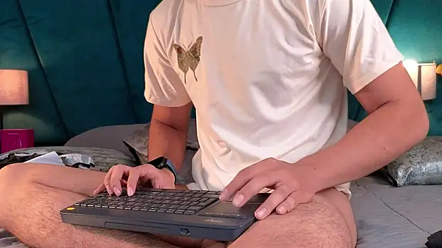 Aaron_Eze live XXX chat