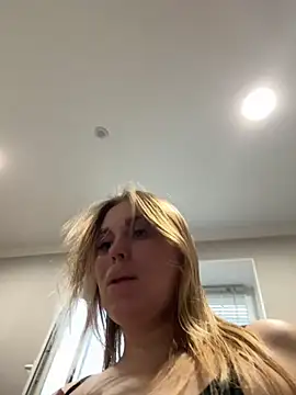 JuicyBootyEva: απευθείας συνομιλία ΧΧΧ