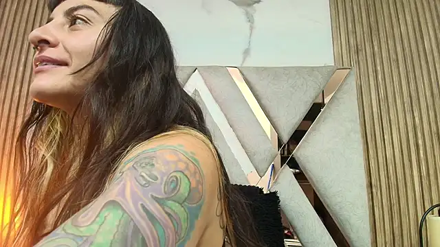 Naughty_Kittenm Adlı Modelin Canlı XXX Sohbeti