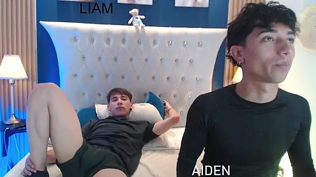 Aiden_Rivers_ élő XXX-chatje