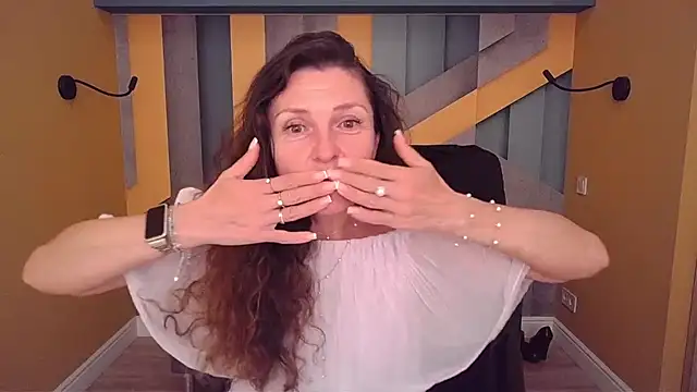 EllaLong's Live XXX Chat