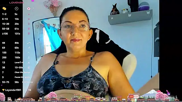 Serenity_Lux élő XXX-chatje