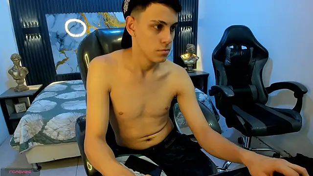Ethanx18_ Chat XXX in diretta