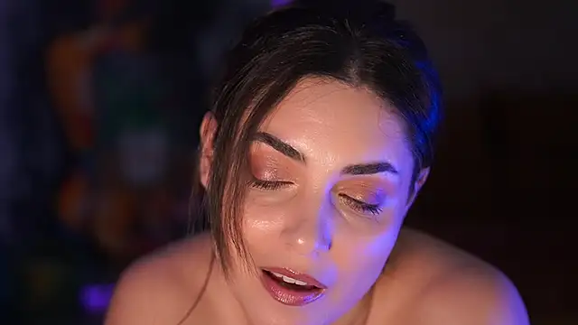 _Allie_ Adlı Modelin Canlı XXX Sohbeti