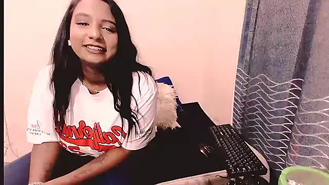 indiantina01 在線直播表演