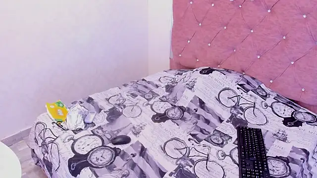 Alaia2's Live XXX Chat