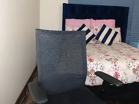 QUEENMANDYY's Live XXX Chat