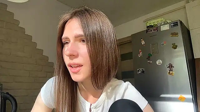 Show modela ZaraGuyette na web-kameri