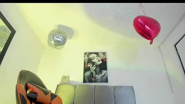 Ariel_star1 Adlı Modelin Canlı XXX Sohbeti