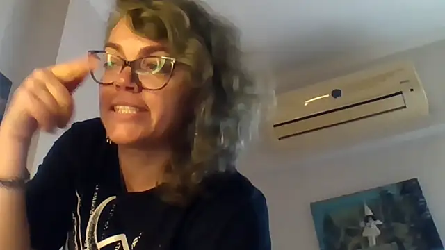 XXX chat uživo modela Ju-Hot