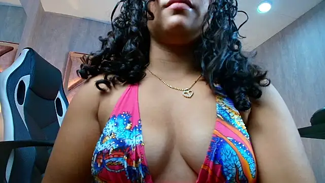 Chat +18 de TamaraaHoney ao vivo