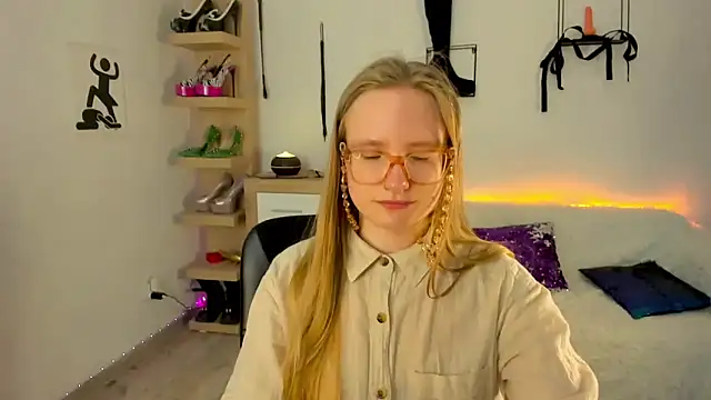 NancyHottie: онлайн-секс-чат
