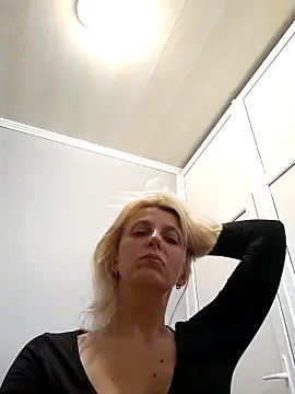 Онлайн чат XXX MiaLove183