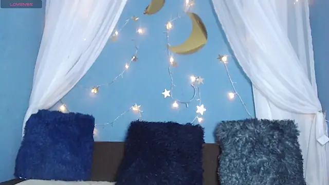ayla-0's Webcam Show